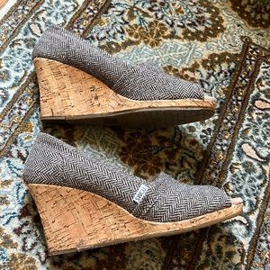 Herringbone Toms Peep-toe wedges